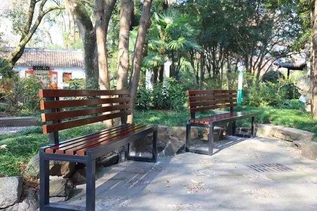 “秃顶”已久的张堰公园亭子，最近…