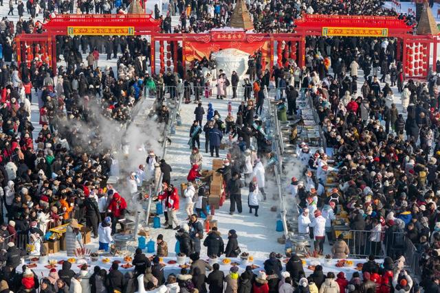 哈尔滨采冰节开启新一轮冰雪游热潮