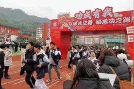 哪吒主题的百日誓师，有被惊艳到！万盛高三学子开启终极冲刺模式→图片