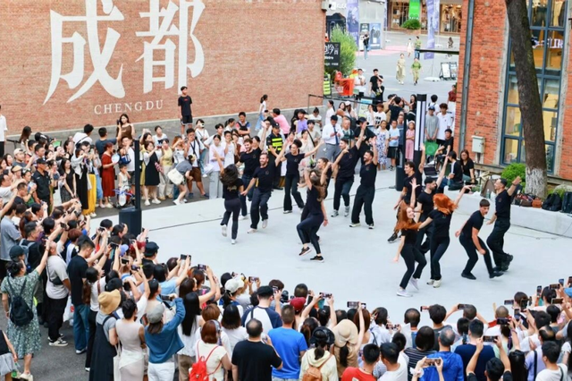 走！“趣”成都｜文创季、光影秀、啤酒节……超多嘉年华带你嗨翻“双节”长假