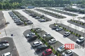 湖北江陵县加快停车设施建设，全力满足停车和充电需求图片