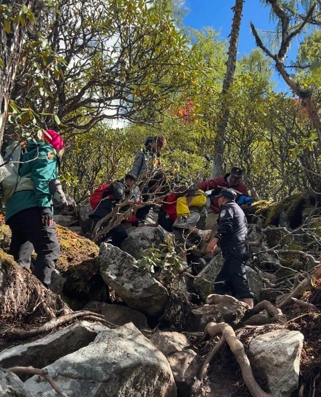 事发4300米高原，女孩高反失温，命悬一线！两位上海医生敏锐察觉，紧急施救