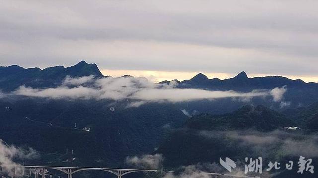 鹤峰容美：雾漫清晨