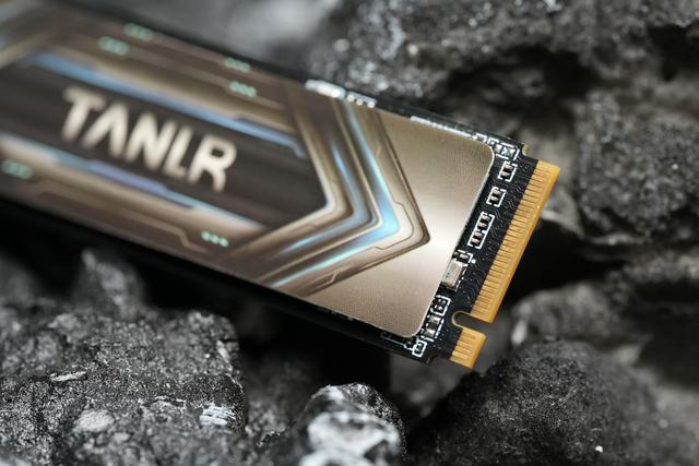 性价比之选：探路人TN350 PCIe 3.0固态硬盘开箱图赏！