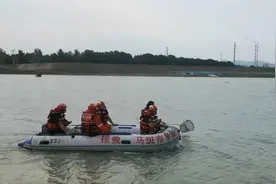 新乡凤泉湖发现小鳄鱼 相关部门排查多日未有发现，未来三天将继续排查图片