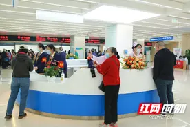 湘雅三医院新门诊楼正式启用 开通手机支付+自助机的医保门诊统筹结算图片