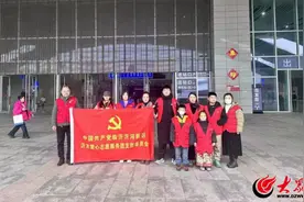 新春走基层｜临沂沂河新区白沙埠镇：高铁志愿红 爱心暖春运图片