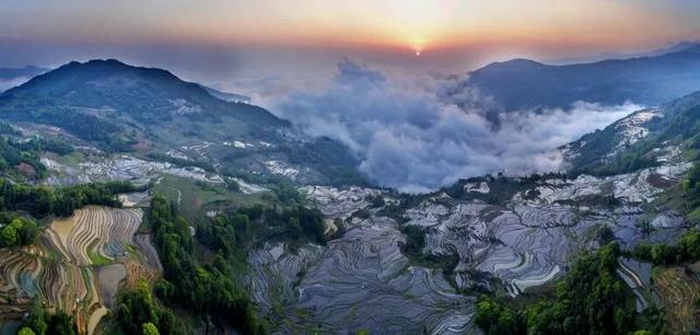 来红河，在北纬23°的阳光里见证一生一世的爱情！