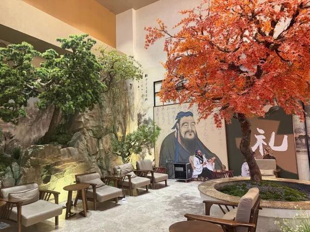 山东某高速服务区突然爆火！比景区的人还多！网友：原本只想来上个厕所，结果花出去500多，一进门我都蒙了