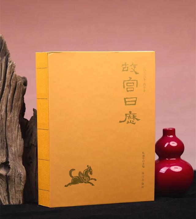 每年在故宫排大队的年轻人，可能不是来逛的......