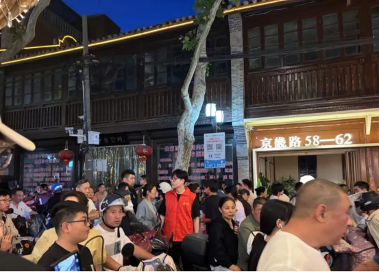 江苏镇江：千年诗城 “球”动全城