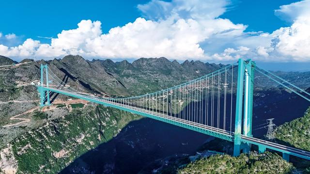 《当代视线·桥见贵州闯新路》跨越山河的时代答卷