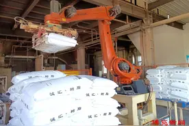 全力以赴“拼比看”︱全省首笔！淄博化工行业转型贷款落地图片