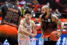 山东男篮今晚主场再战深圳，摩尔临场发挥或成“胜负手”图片
