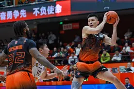 体坛午爆｜山东男篮今晚客战新疆，热刺力压曼联晋级联赛杯四强图片