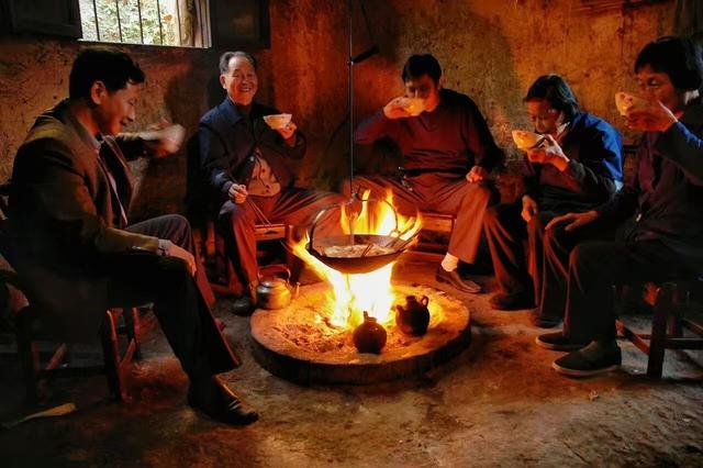 开封 “王婆” 与你相约麻城龟峰山，这个冬天在龟峰山，围着吊锅交朋友