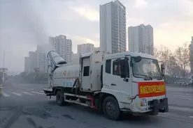 南阳市宛城区：“雾炮+洒水”刷新城市“春洁”颜值图片