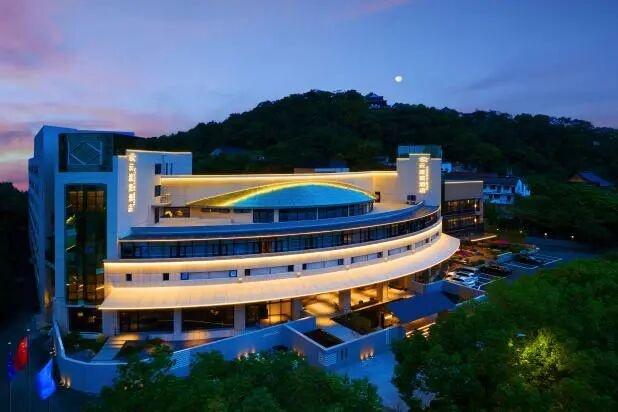 免费接驳、专属送机、优惠折扣、专享礼遇……酒店专属福利来了！“星星们”快码住→