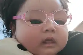 宝贝加油！4个月白内障宝宝第1次看清妈妈图片