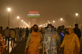 冬季雾霾来袭：印度新德里PM2.5超上限57倍，当地限行停课图片