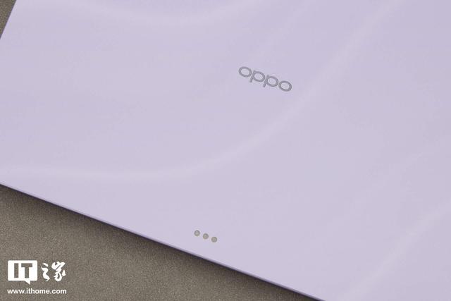 OPPO Pad 5 柔光版图赏：全新幸运紫配色，流光幻影工艺