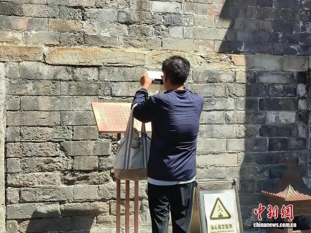这座尼泊尔人建造的白塔内，藏着148字日军侵华物证