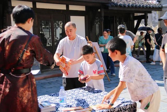 巡游互动、文化体验、趣味游园......城厢古城继续嗨起走→