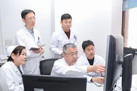 ​花季少女“口难开”，手术治疗归正常 毓医顺利完成双侧颞下颌关节盘不可复性前移位术图片