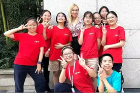 ​教美术的外教写得一手漂亮的汉字，杭州这位美女老师火了图片