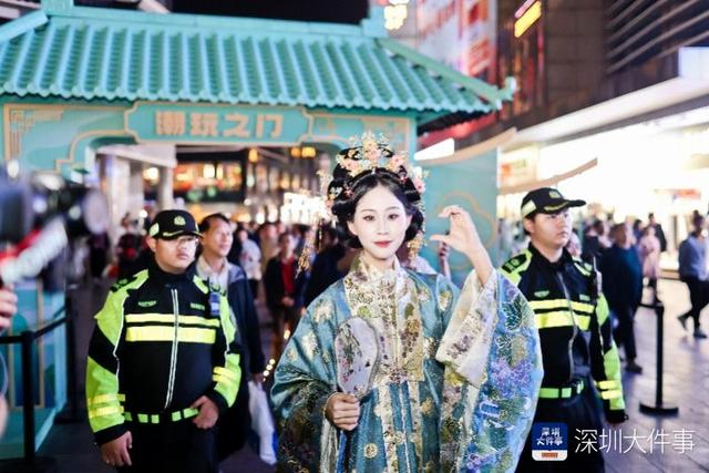 国风少年穿越到东门老街？深圳罗湖这个跨年嘉年华太潮了！