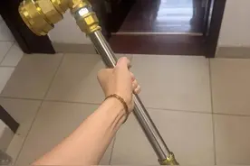 百元以内搞定“雷神之锤” 这一届年轻人迷上五金配件“爆改”玩具图片