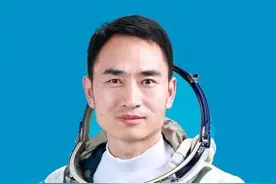 从田间飞向苍穹，航天员陈中瑞盼到太空“飞檐走壁”图片