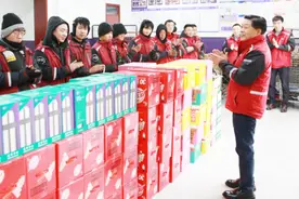 北京等地遭遇寒潮暴雪天气 圆通董事长慰问快递小哥图片