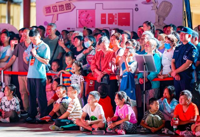 “我在天桥露一手”户外文艺休闲夜市开幕