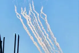 特拉维夫等以色列中部地区拉响防空警报图片