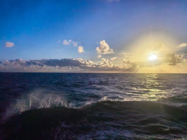 以礁为家 以海为伴 他们用忠诚守护这片蔚蓝