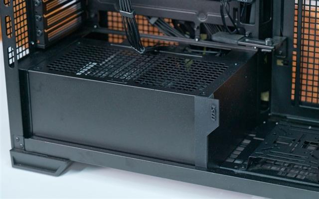 微星MPG VELOX 300R AIRFLOW PZ刀锋装机评测：散热强大 满足你对大机箱的最苛刻需求