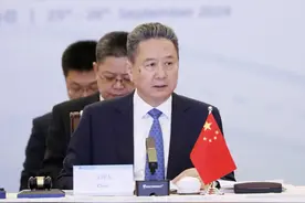 李小鹏主持全球可持续交通高峰论坛（2024）部长论坛并讲话图片
