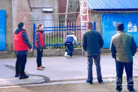 群众身边无小事 纱帽街滨江路社区维修路灯为居民点亮回家路图片