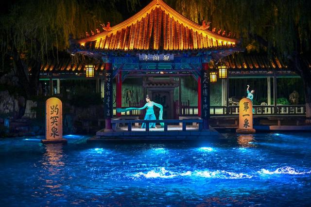 一年四季 泉在济南 | 趵突泉沉浸式夜游《趵突夜画》璀璨启幕  打造泉城夜游新地标