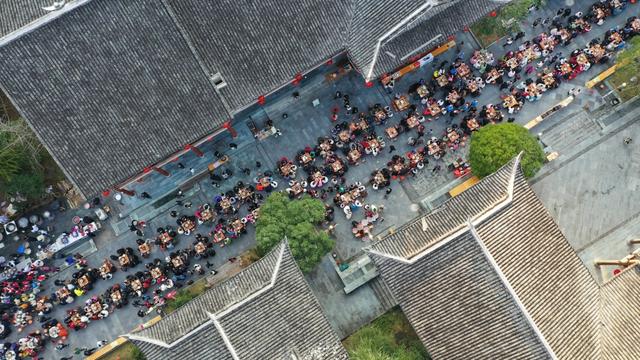 剑河仰阿莎温泉小镇举办首届“金汤节”