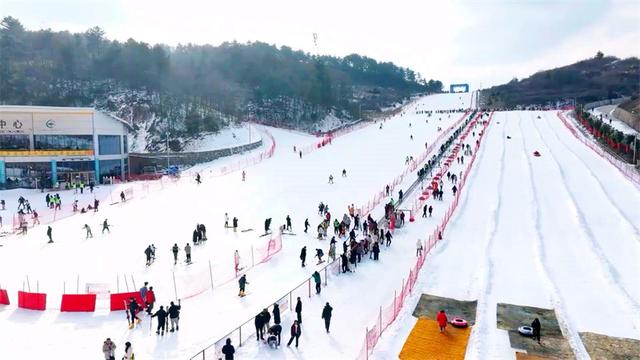 广元朝天：冰雪运动＋暖汤民宿 游客慕名而来
