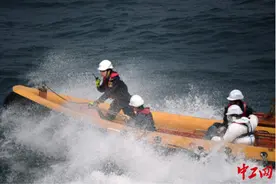 詹春珮：中国首位远洋公务船女船长的十年一梦图片