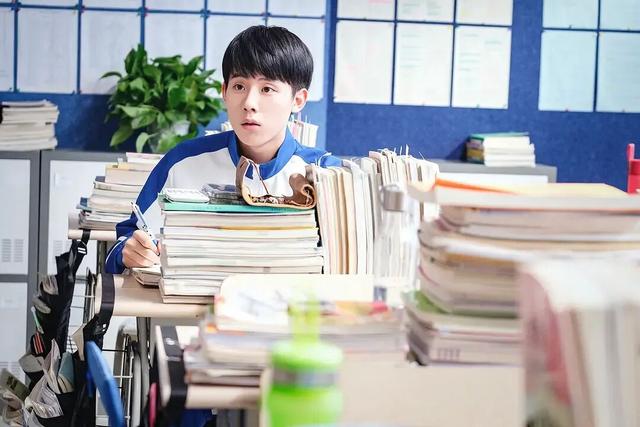 比小学生说烂梗更可怕的，是大人也说