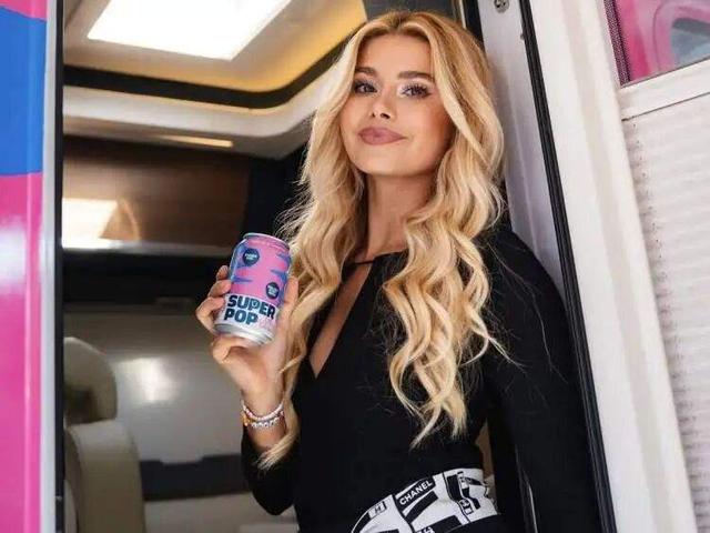 CIIE倒计时｜“想在哪按就在哪按”的行走按摩椅，1次护理发量暴涨的防脱魔法，卷出新高度的手术机器人…随申Hi提前解锁进博惊喜