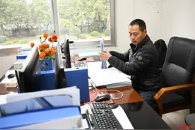 2024未完待续丨激流中救人的“砸车侠”焦哥：这只是一件很小的事图片