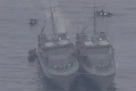 日本海上自卫队一船艇发生火灾 一人被困图片