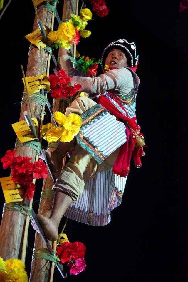 云新闻·滇地宝藏⑦丨一半山水一半城，走进怒江穿城而过的州府小城