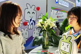 身边的服贸丨记者探馆：硬钱包交通支付功能即将开通、跨境支付更便利……数字人民币持续创新应用场景图片