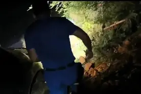 危急时刻！他们在洪水中托举孕妇三个小时图片